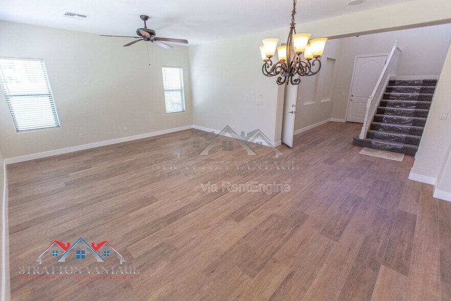 Building Photo - 16221 W Mercer Ln