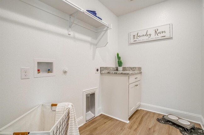 Building Photo - 6618 Ellesmere Dr