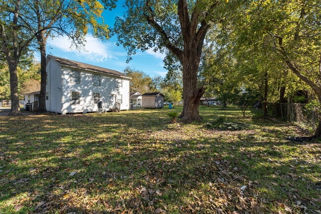 Building Photo - 1728 Connorvale Rd