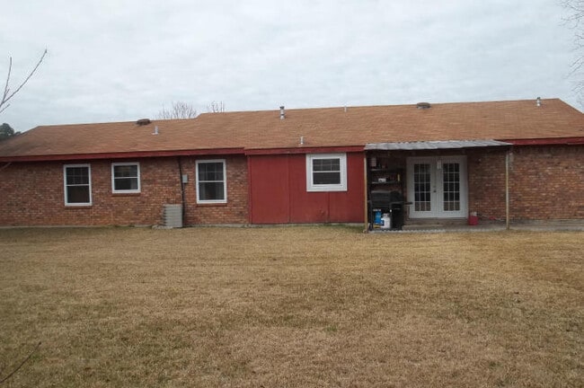 Building Photo - 1605 Plough St
