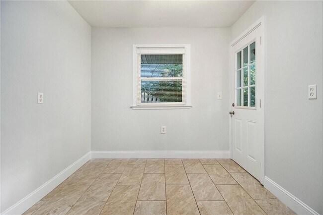 Building Photo - 1686 Derrill Dr