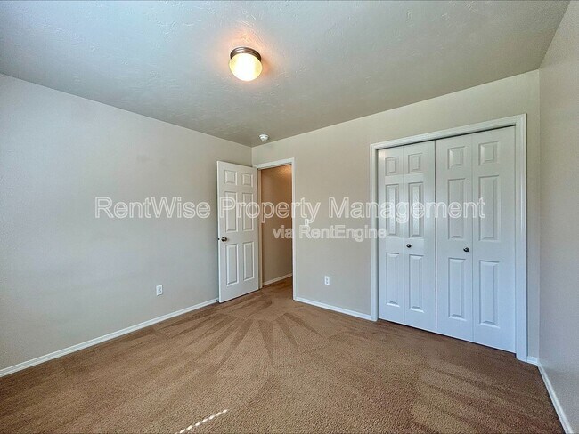 Building Photo - 5280 N Midnight Haze Way