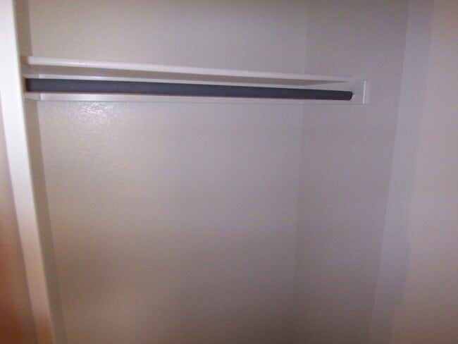 Building Photo - 1406 W Emerald Ave