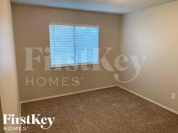 Building Photo - 15511 Evergreen Grove Dr