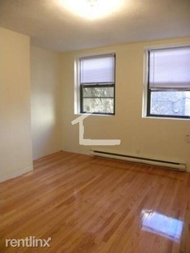 Building Photo - 20% off fee!  Right by T and BU!  Heat & H...