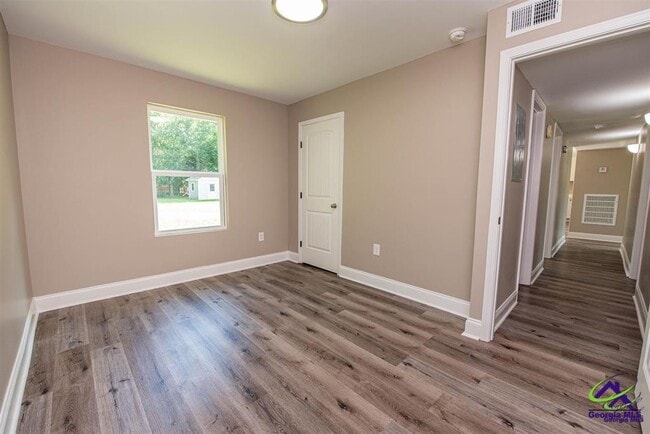 Building Photo - 401 Feagin Mill Rd