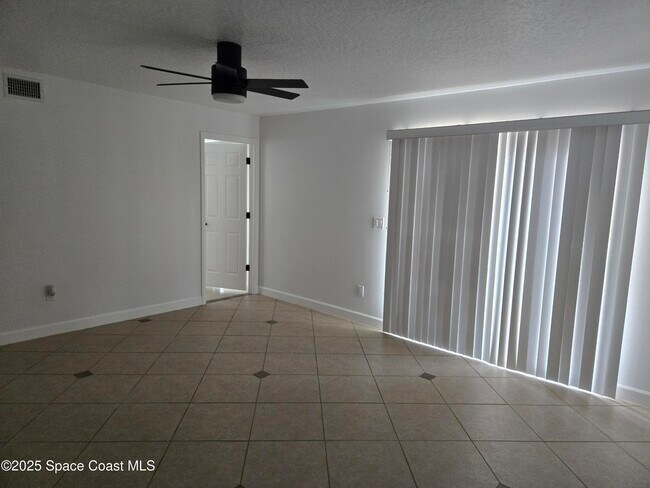 Building Photo - 1456 Guava Ave