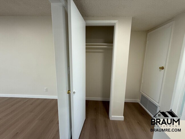 Building Photo - 6041 Whitsett Ave