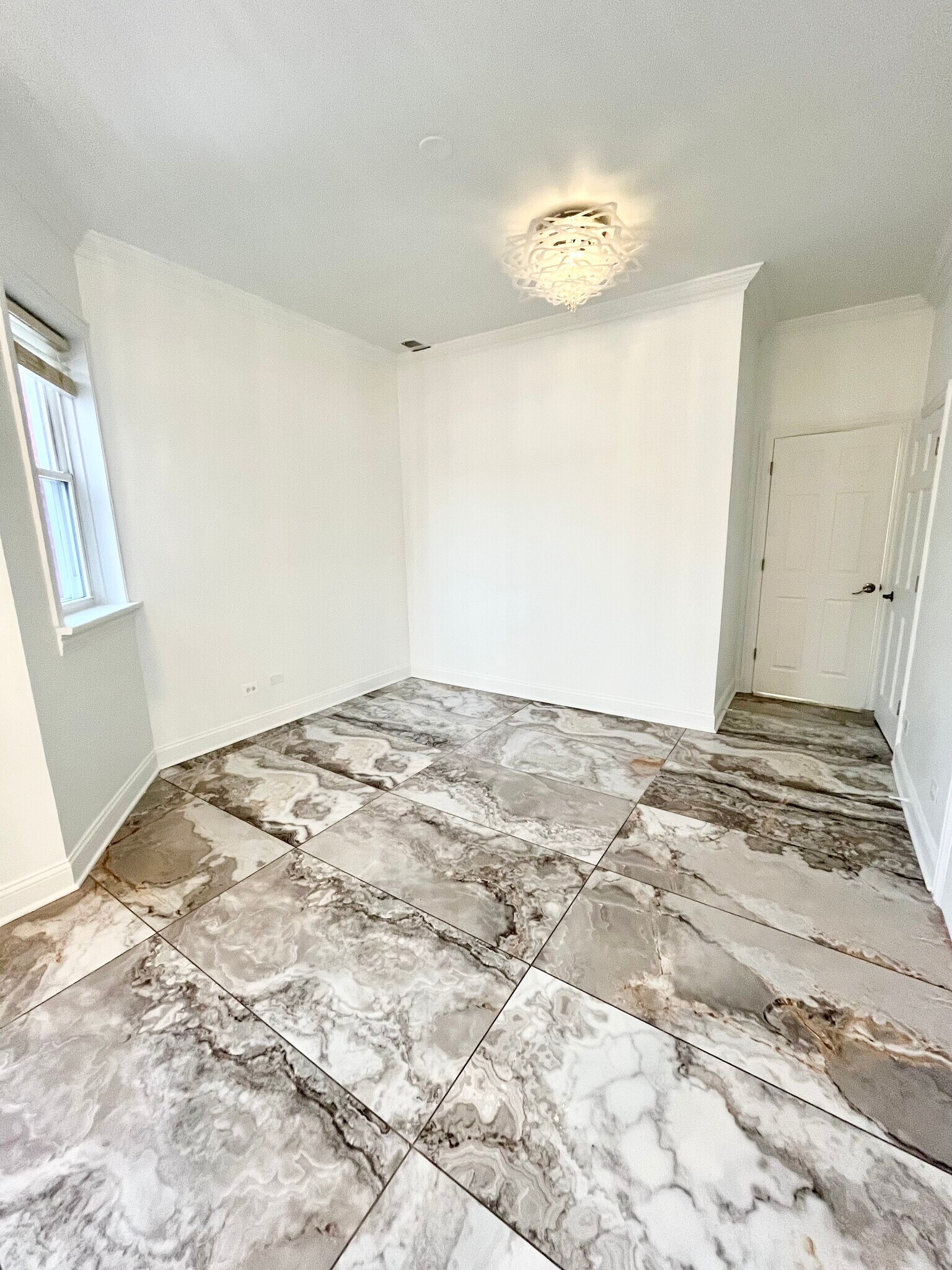 Building Photo - 6712 N Clark St