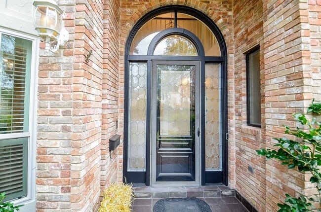 Building Photo - 9655 Longmont Dr