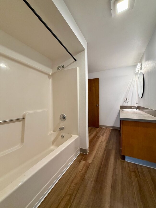 Building Photo - **TWO WEEKS FREE RENT** Updated Townhouse in the Heart of Garden Home~ New LVP Flooring~ Washer/D...