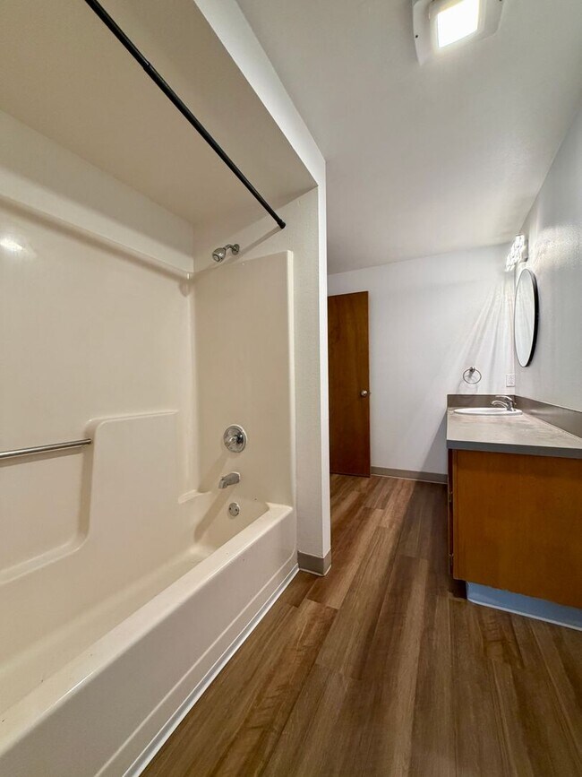 Building Photo - Updated Townhouse in the Heart of Garden Home~ New LVP Flooring~ Washer/Dryer Hook-Ups~ A/C~ Larg...