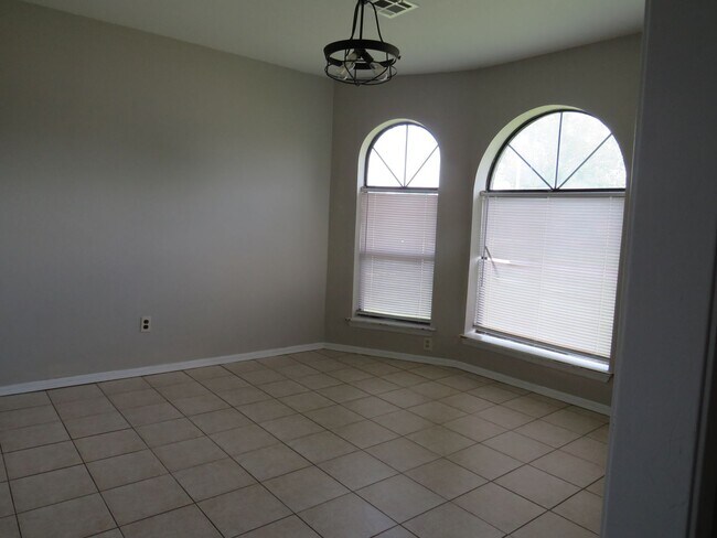 Building Photo - 4101 SW Parkridge Blvd