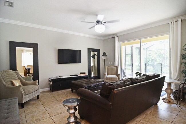 Building Photo - Spacious 6-Bed, 5-Bath Furnished Home with...