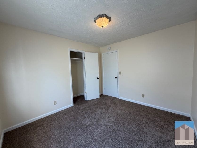 Building Photo - 734 Marthas Dr