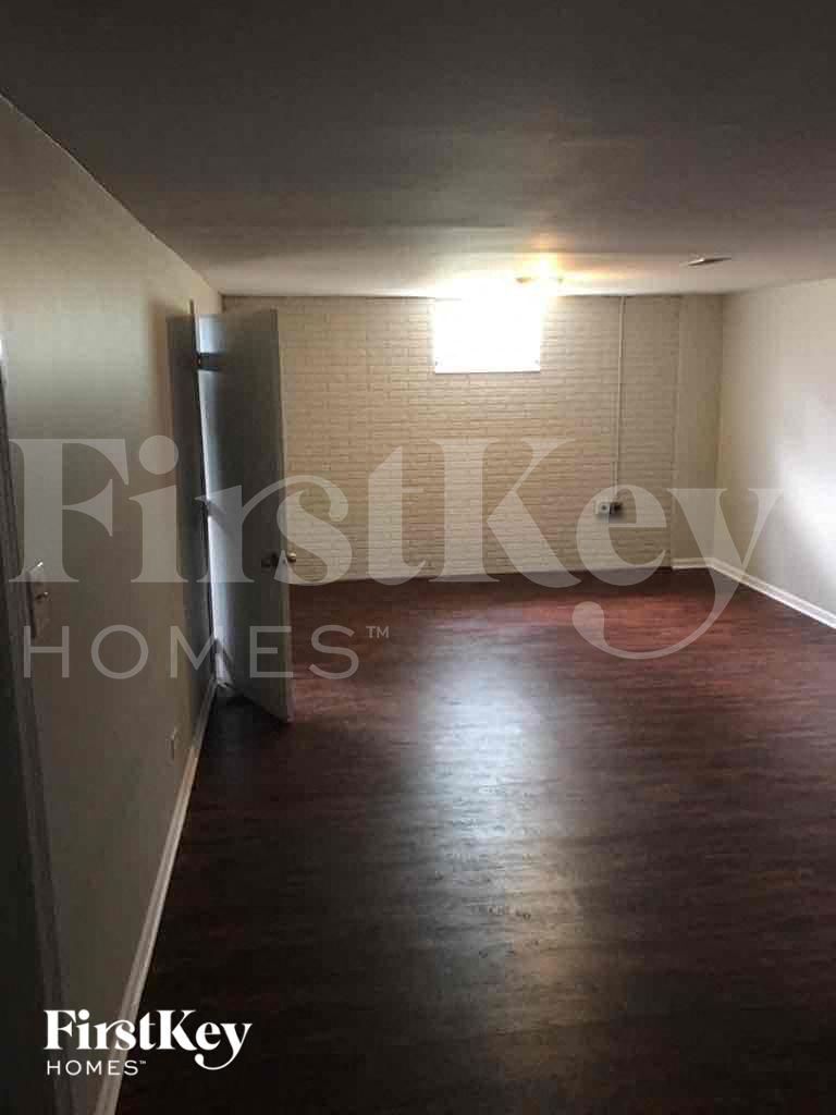 Building Photo - 2S383 Riverside Ave