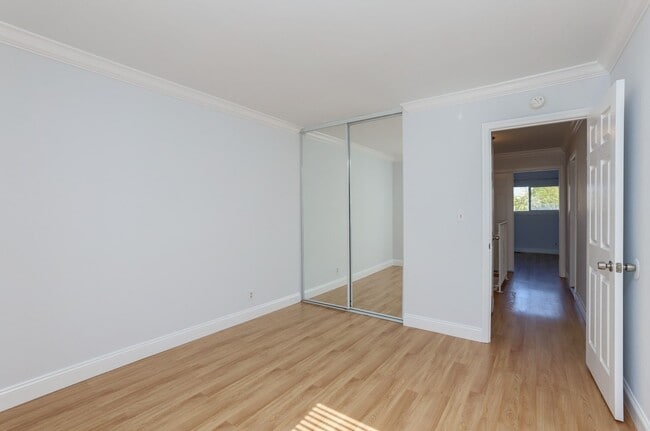 Building Photo - 3 Bed / 2.5 Bath home near Mariners Island...