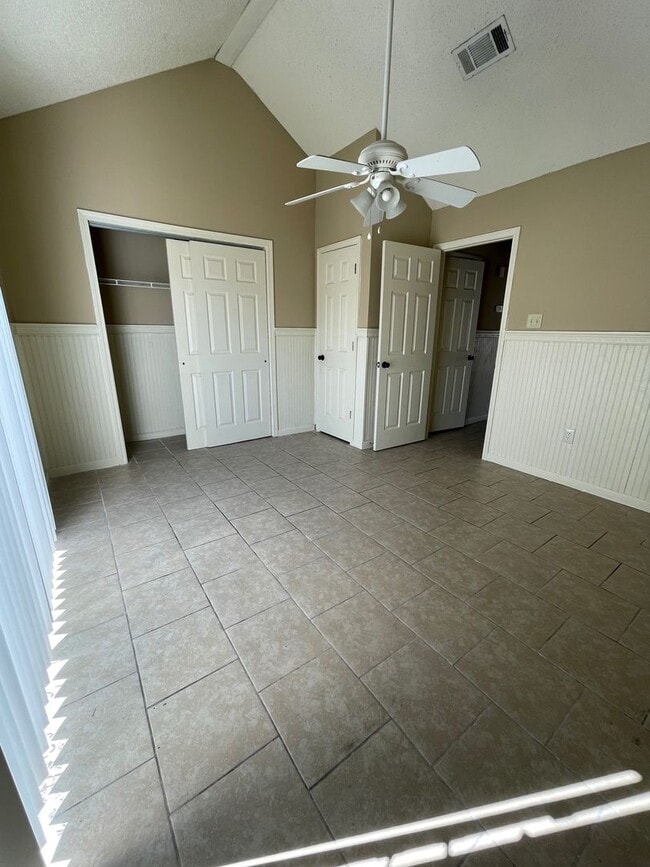 Building Photo - j14pr7