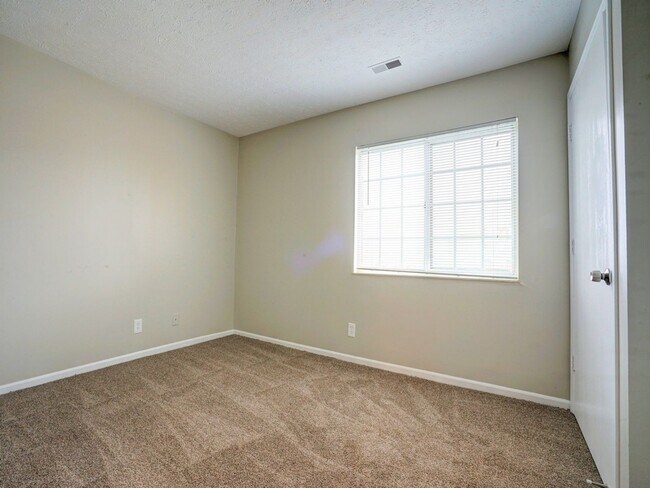 Building Photo - Parkridge Court Apartments - Newly Renovat...