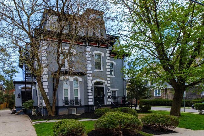 Building Photo - One Bedroom Micro Apartment S1 | Shadyside...