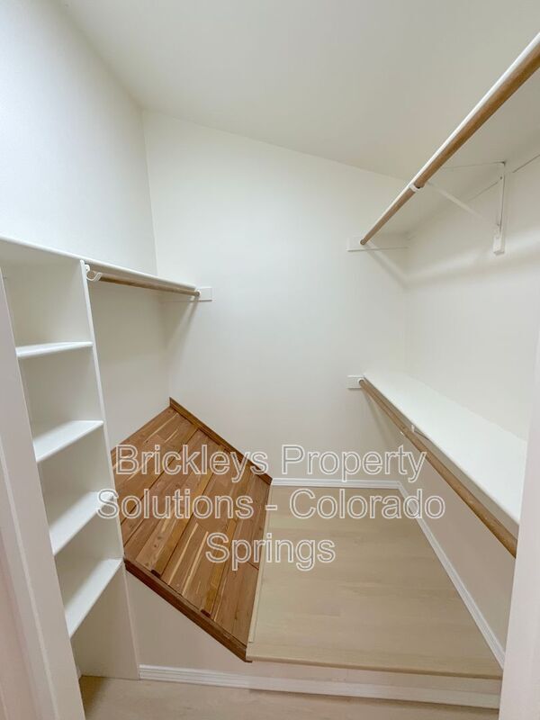 Building Photo - 7993 Scarborough Dr