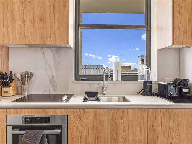 Building Photo - 11 NE 6th St