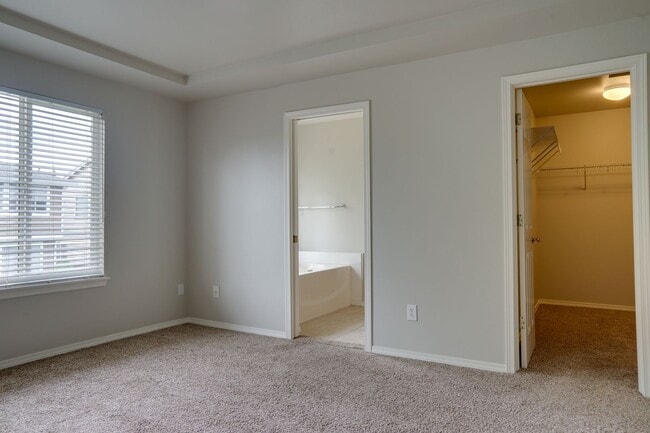 Building Photo - Price reduction-Lakeland Hills 2 Story