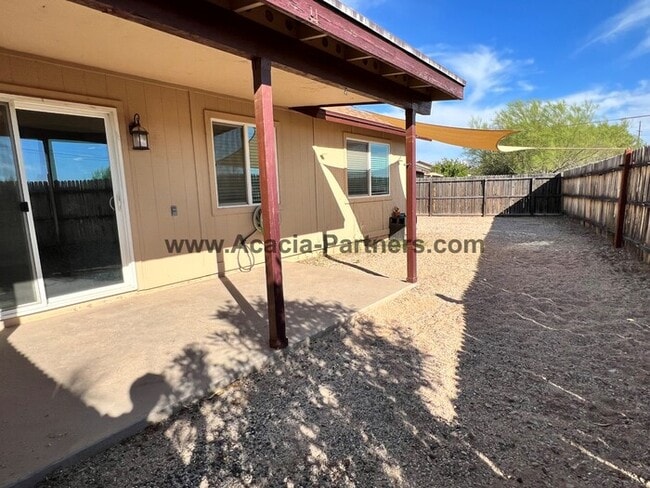 Building Photo - Remodeled Townhome