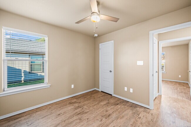 Building Photo - Modern 3/2 in Abernathy, TX