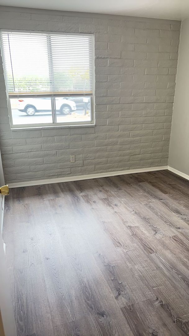 Building Photo - Beautiful 3 bedroom, 2 bath townhouse available