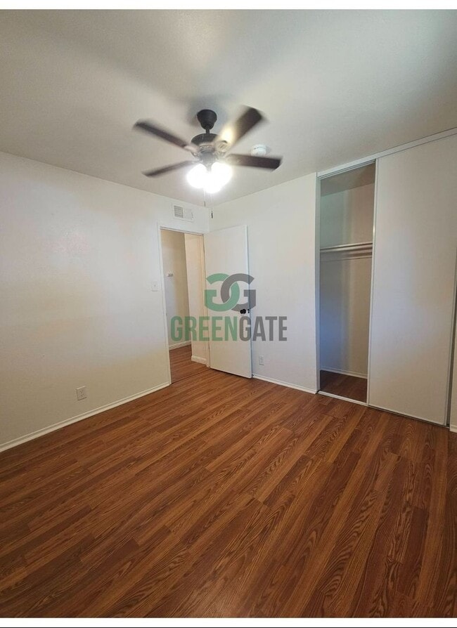 Building Photo - 3 BEDROOM 2 BATH HOME MOVE IN READY IN MOD...