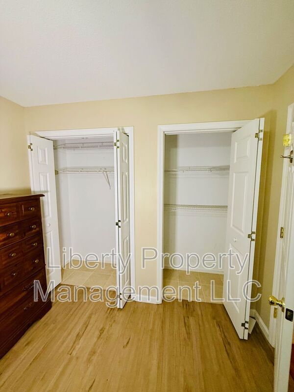 Building Photo - 651 Chelsea Dr