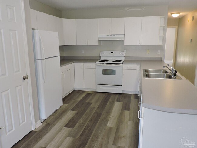 Building Photo - 5525 Woodsman Ct