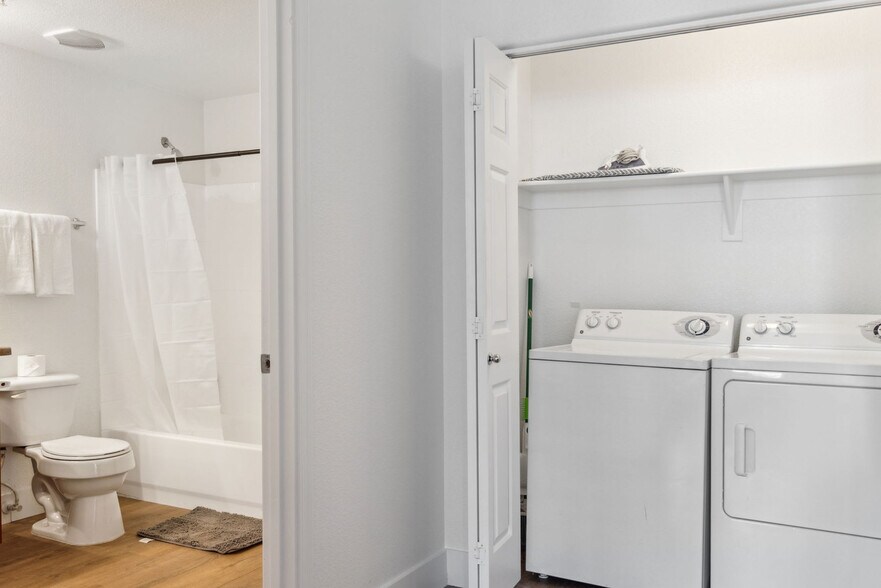 Building Photo - 6610 N 93rd Ave