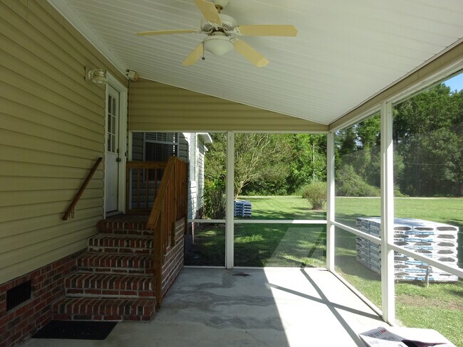 Building Photo - Beautiful 3BR/2Bath with Bonus Room!