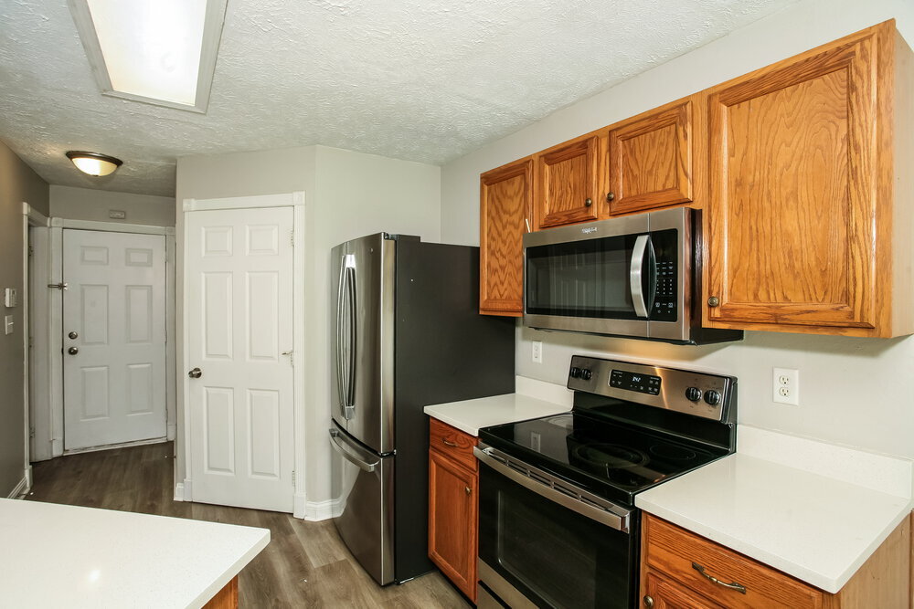 Building Photo - 4487 Connaught Dr E