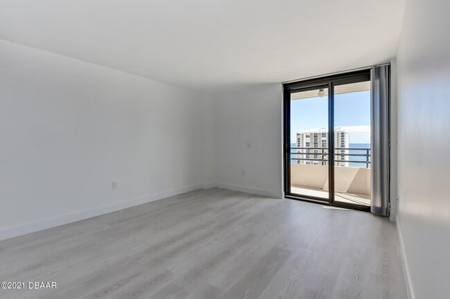 Building Photo - 1 Oceans W Blvd