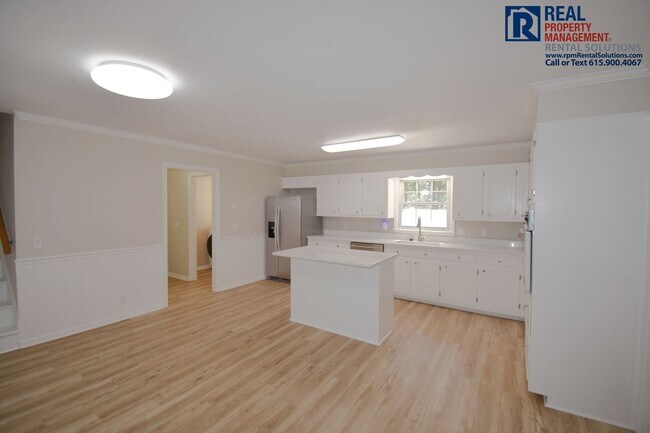 Building Photo - 2107 Londonderry Dr
