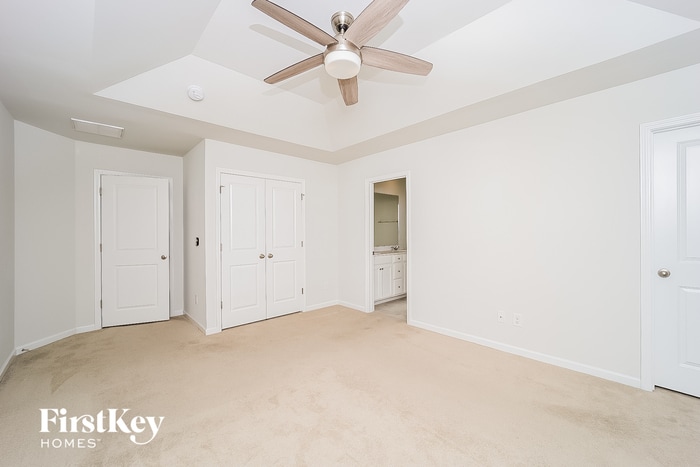 Building Photo - 826 Redbud Ln
