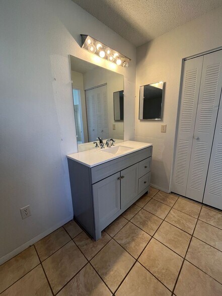 Building Photo - Available Now 2/2 in Port Charlotte