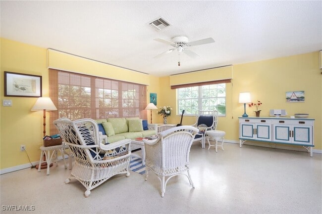 Building Photo - 361 1st Ave N