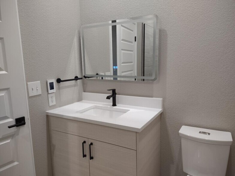 second bath - 8318 S Independence Cir