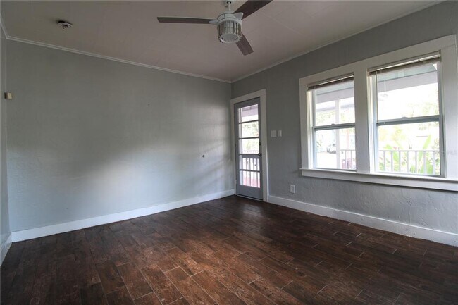 Building Photo - 725 Putnam Ave