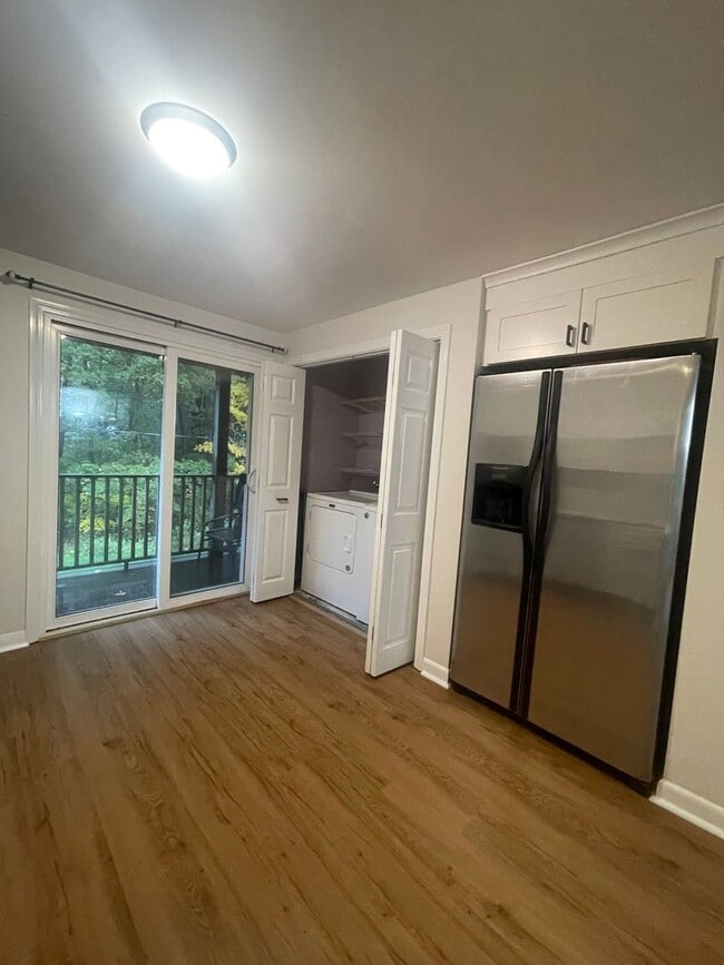 Primary Photo - Downtown Kittery- close to the Shipyard