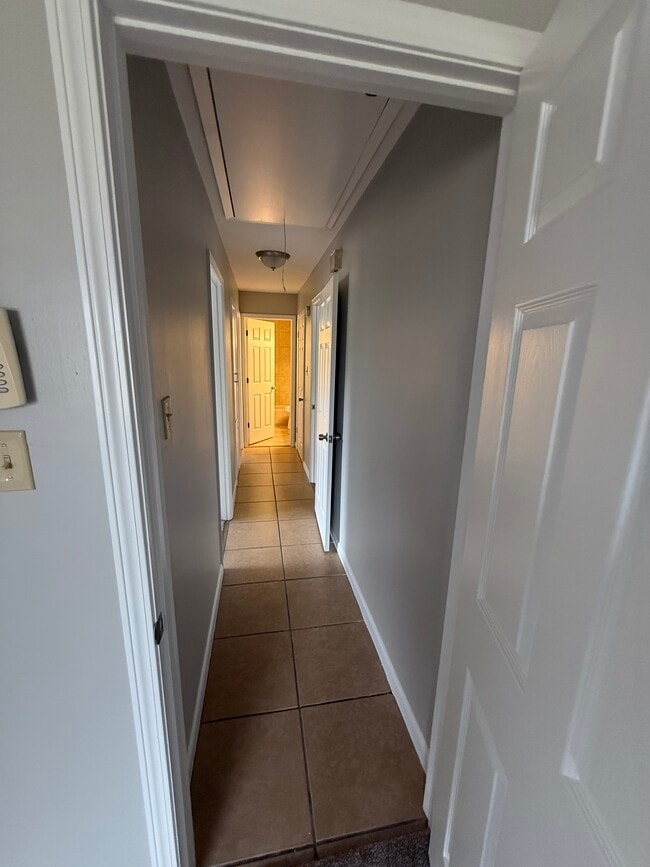 Building Photo - 914 Maureen St