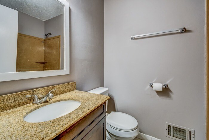 Building Photo - 375 Ridgewood Dr