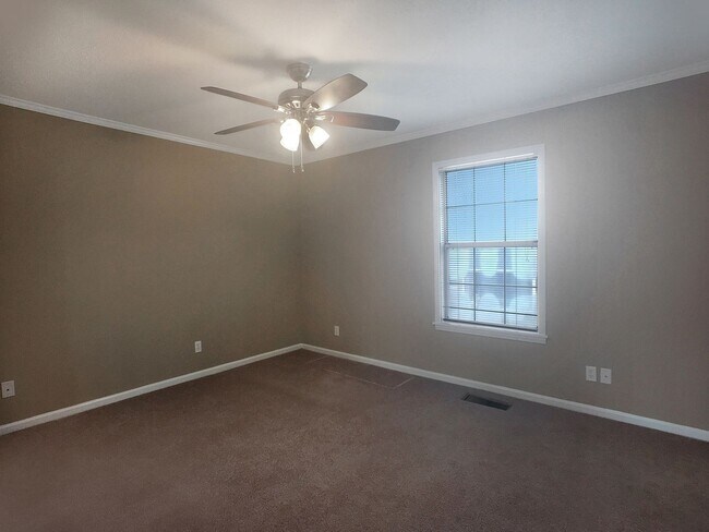 Building Photo - 1605 Hackberry Ln