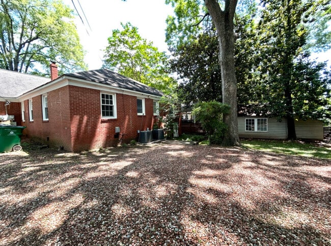 Building Photo - 1714 Chestnut Ave