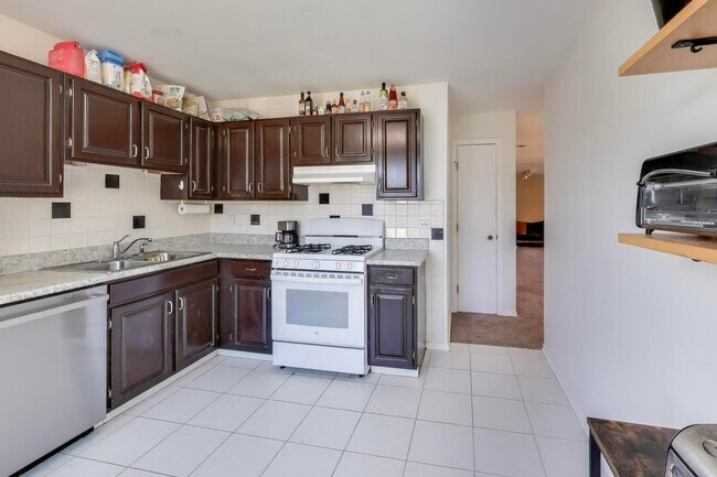 Building Photo - 2122 Southwind Cir