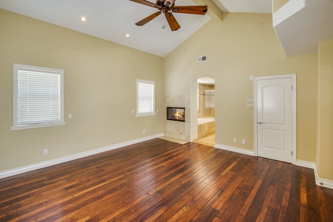 Master Bedroom - 513 N Juanita Ave